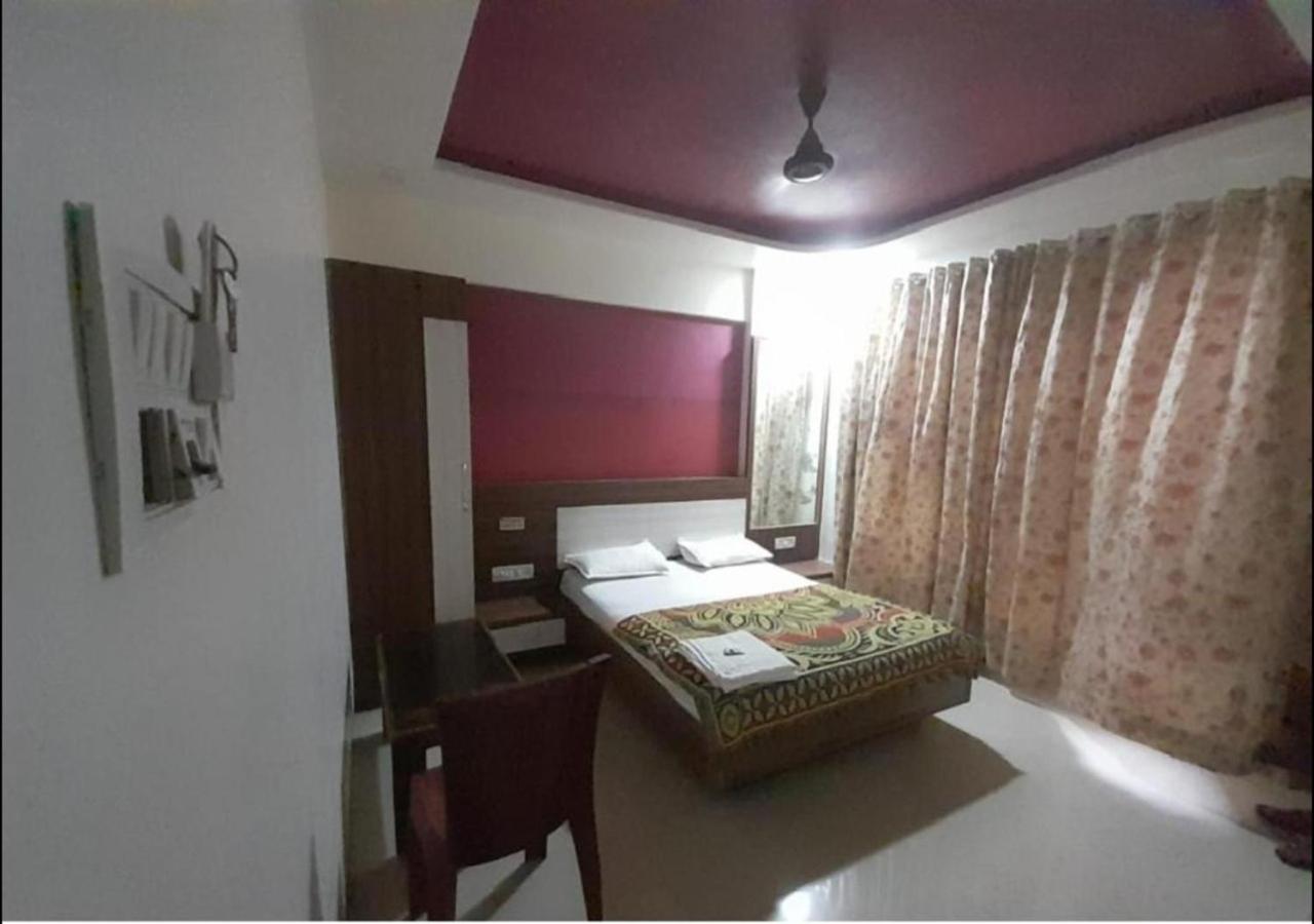 Hotel Sai Ganesh Lodging & Boarding By Wb Inn Titwala Exterior photo